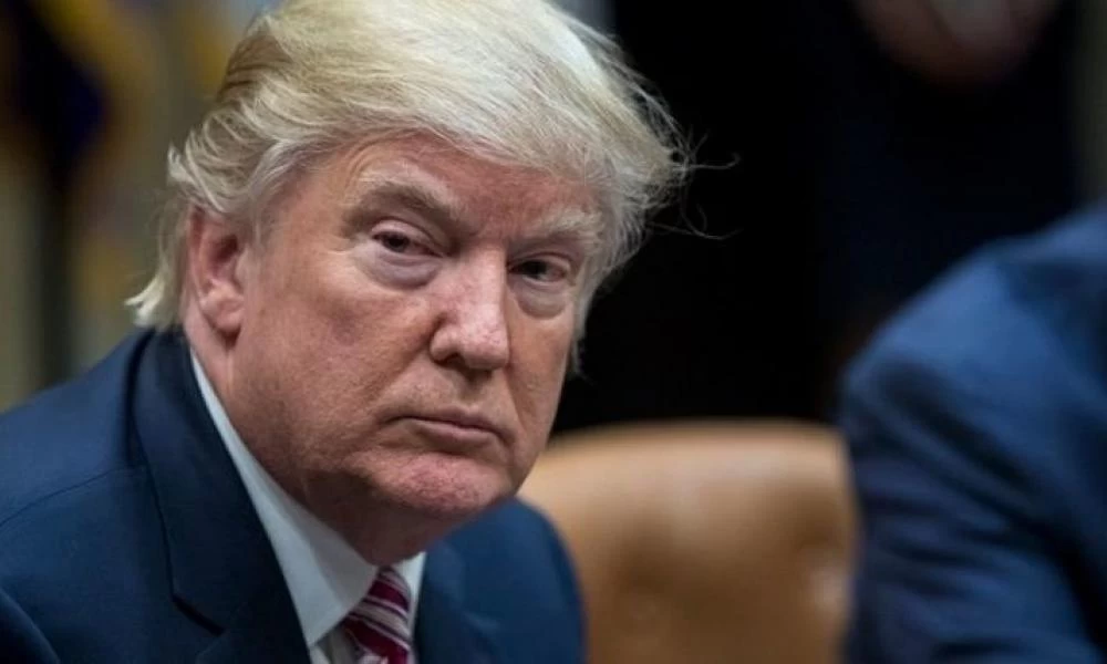 Ασκούν πίεση στον Τραμπ να φορά μάσκα στις δημόσιες εμφανίσεις